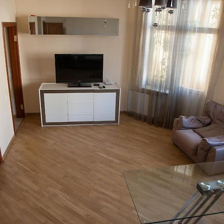 Two Bedroom Apartment With Balcony Kiev Luaran gambar