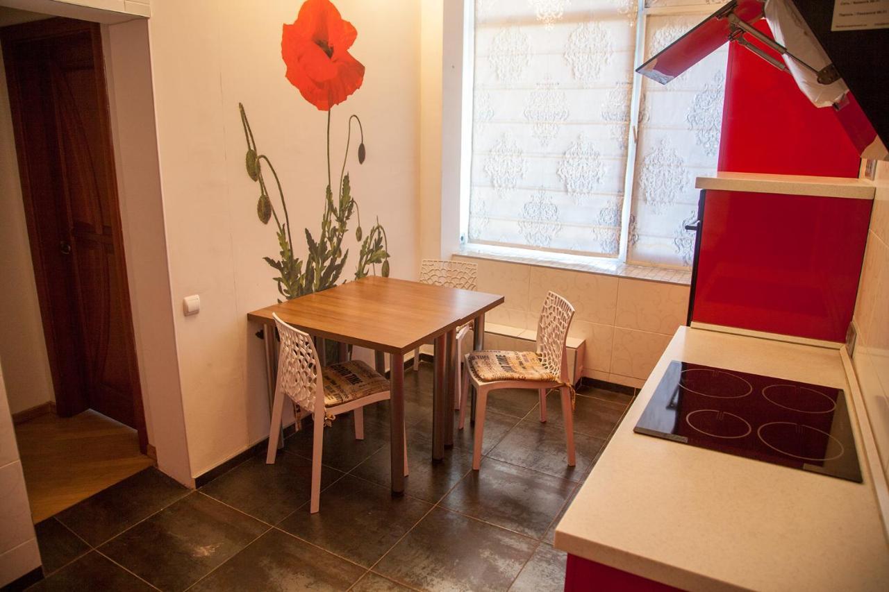 Two Bedroom Apartment With Balcony Kiev Luaran gambar