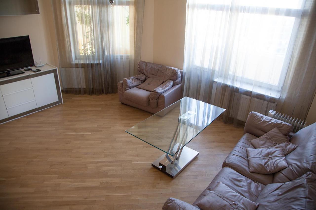 Two Bedroom Apartment With Balcony Kiev Luaran gambar