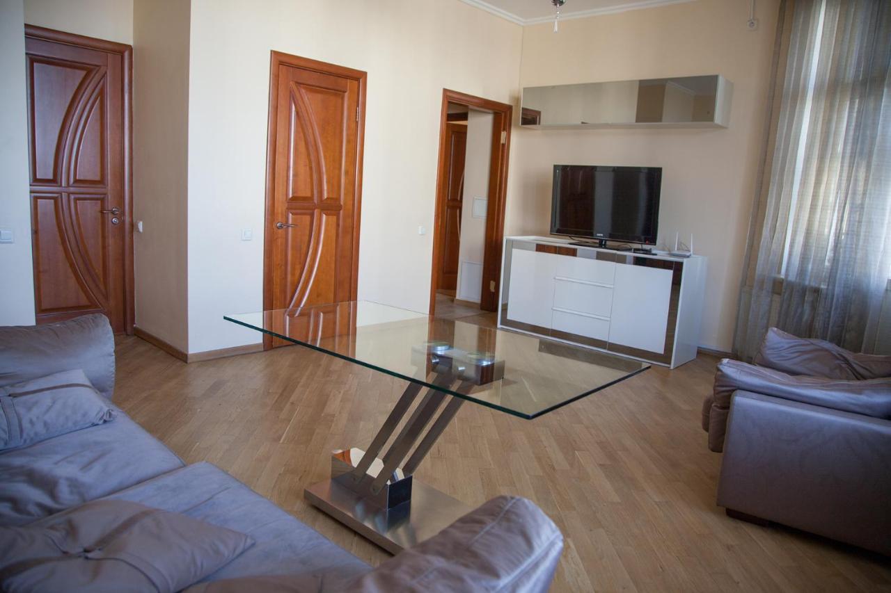 Two Bedroom Apartment With Balcony Kiev Luaran gambar
